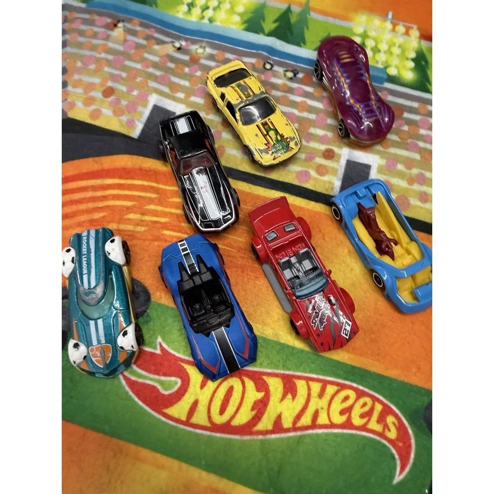 Hot Wheels Car Lot w Play Mat‎ Track Diecast Cars Mixed Lot Kids Toy Bundle